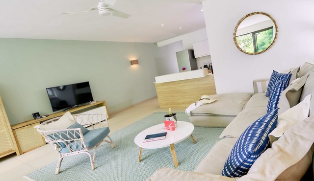Les Estivales Beachfront Suites & Penthouses with LOV