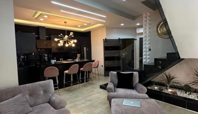 Luxury Central Cosy Villa
