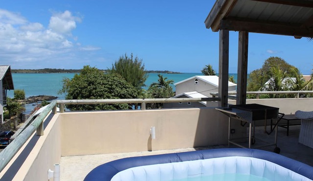 Luxury beachfront villa with private pool and cozy Pavillon with private jacuzzi on rooftop terrace