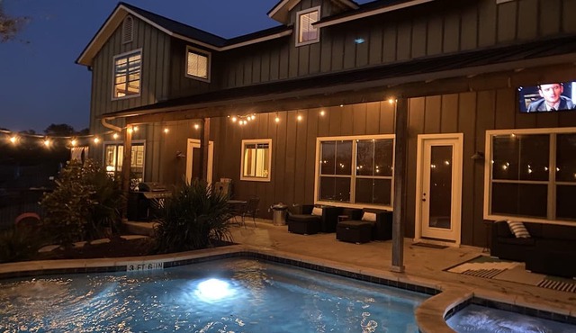 Top Rated Pet-Friendly Lake LBJ Cove Oasis:Pool, Hot Tub, Kayaks, FirePit & More in Kingsland