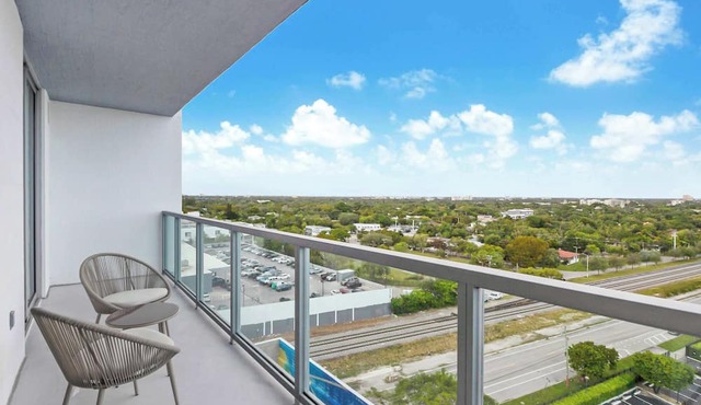 One Bedroom Condo King Bed With City Views in Miami
