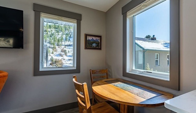 The Nest on Main - Walking distance to downtown Helena! in Helena