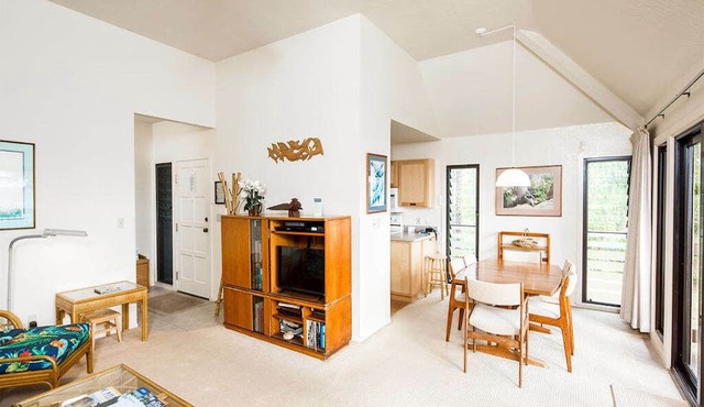 Ocean Edge Bliss w/Island Decor, Kitchen Ease, Lanai, Flat Screen, WiFi–Kaha Lani 327 in LIHUE