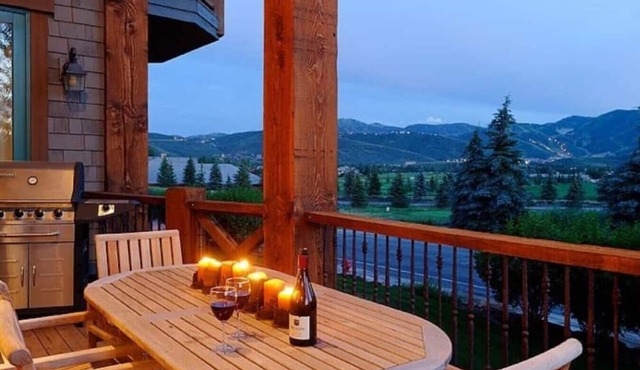Spacious and Cozy Views, the best of Park City! in Park City