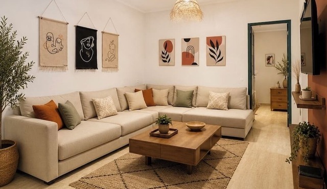 Bohemian Bed&Breakfast house with AC l 2 minutes from airport