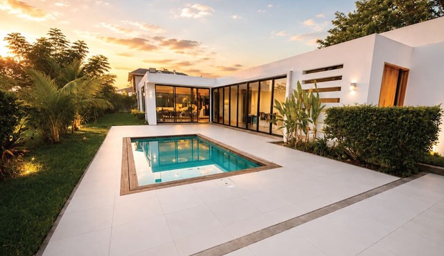 Peaceful 4-bedroom house in charming Balaclava next to the Beach and Supermarket