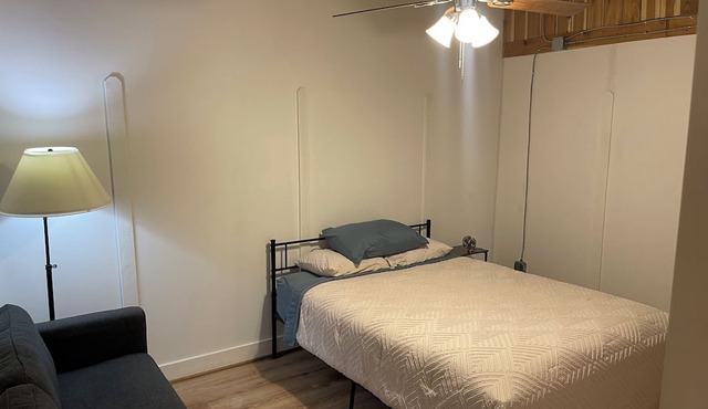 Charming 1-bedroom building with WiFi, AC in welcoming Brookshire in Brookshire