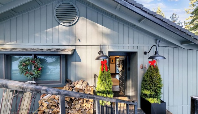 Heavenly lakeview home with hot tub and large kitchen Luxe42 in Zephyr Cove