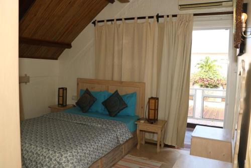Cosy House in Blue Bay with Private Parking and Terrace