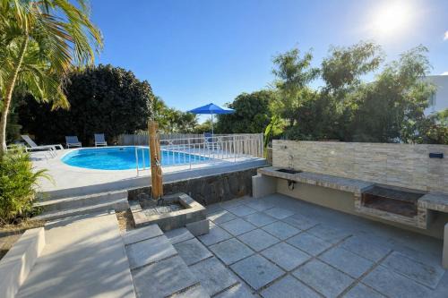 LAKAZ DEL VISTA - Luxurious new apartments with panoramic sea views, pool & garden retreat